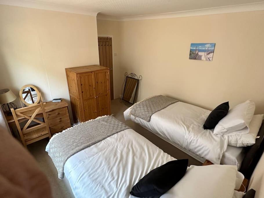 Offa'S Lodge Family Home Quiet Area With Sea Views Prestatyn Exterior foto