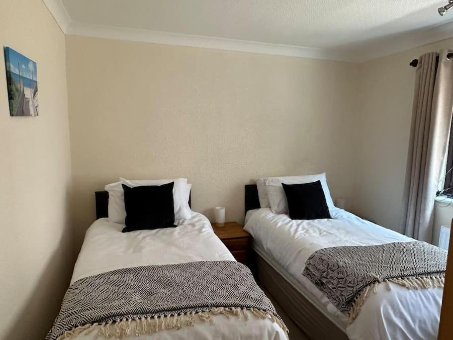 Offa'S Lodge Family Home Quiet Area With Sea Views Prestatyn Exterior foto
