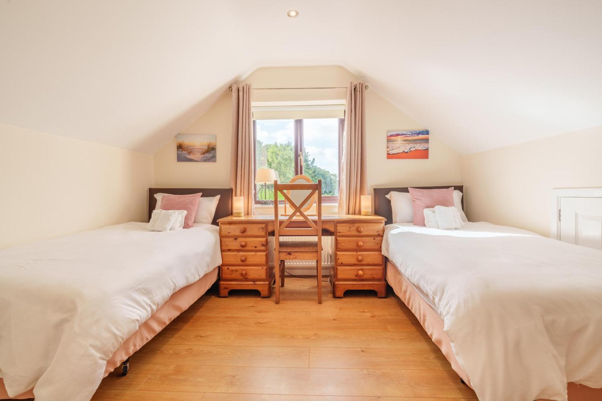 Offa'S Lodge Family Home Quiet Area With Sea Views Prestatyn Exterior foto