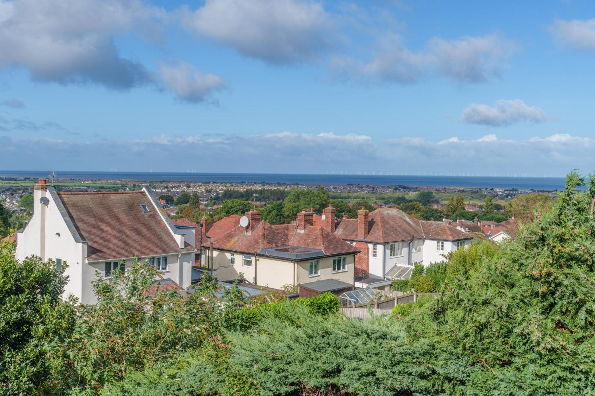 Offa'S Lodge Family Home Quiet Area With Sea Views Prestatyn Exterior foto